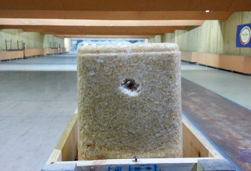 Материал «Пайкрит» – замороженная смесь воды и древесных опилок.  Предел прочности пайкрита при сжатии достигает 50 кг/см2.